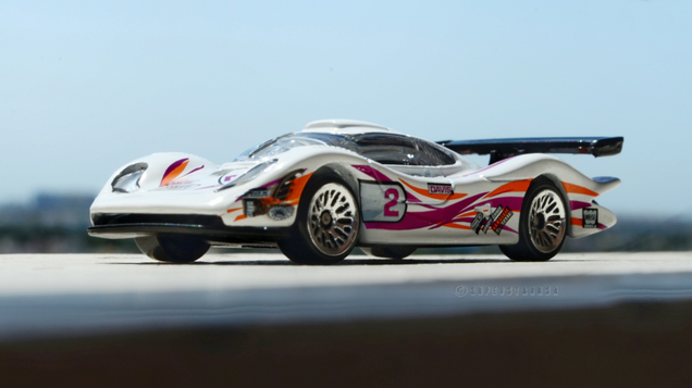 Illustration for article titled Rennsport Reunion: Hot Wheels Porsche 911 GT1-98 Straßenversion